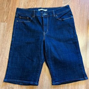LEVI’S  Dark Navy Classic Bermuda Short Size 29-NWOT